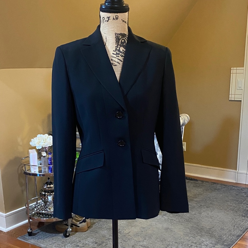 Ann Taylor Classic Black Blazer.  EUC. Sz 8. PTP 19